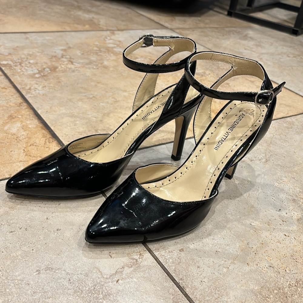 Adrienne Vittadini Shiny Hells  size 6.5